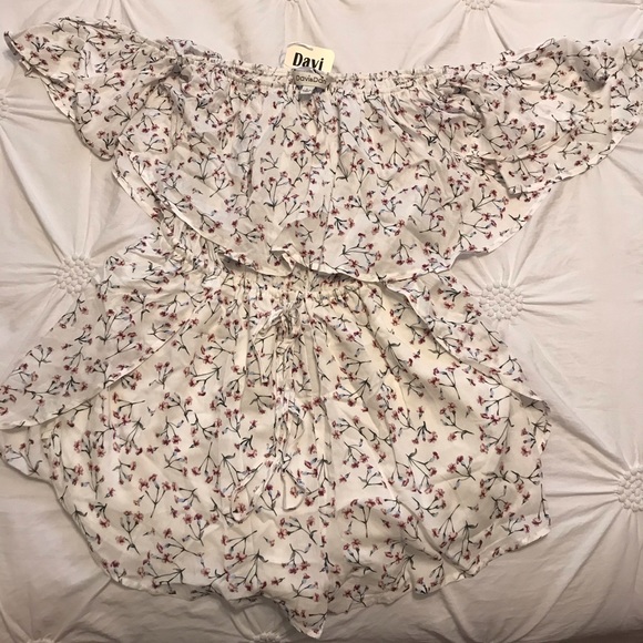 Other - Davi & Dani floral romper ( with tags never worn)